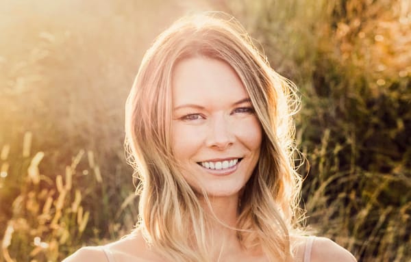 look at Chelsea Winter glowing like the Irish angel from Touched By An Angel with all her teeth right there in her head